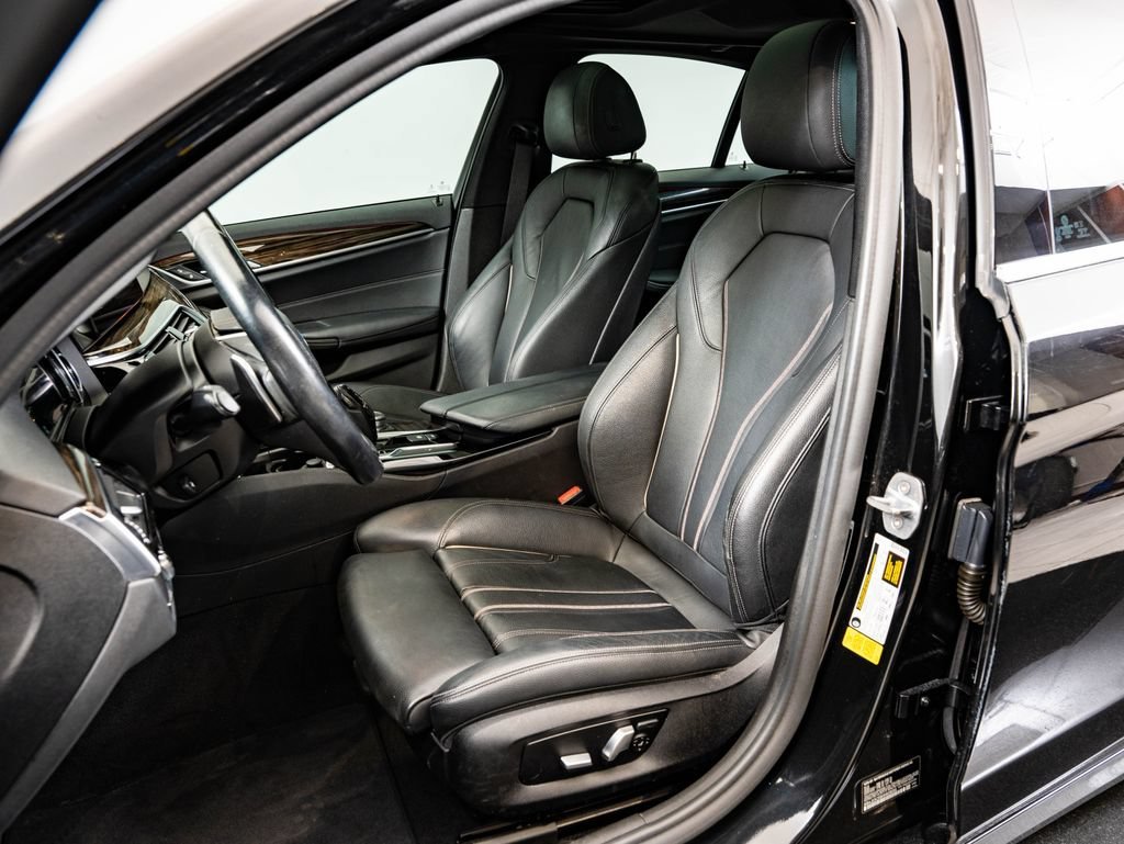 Used 2019 Black Sapphire Metallic BMW 540i image 22