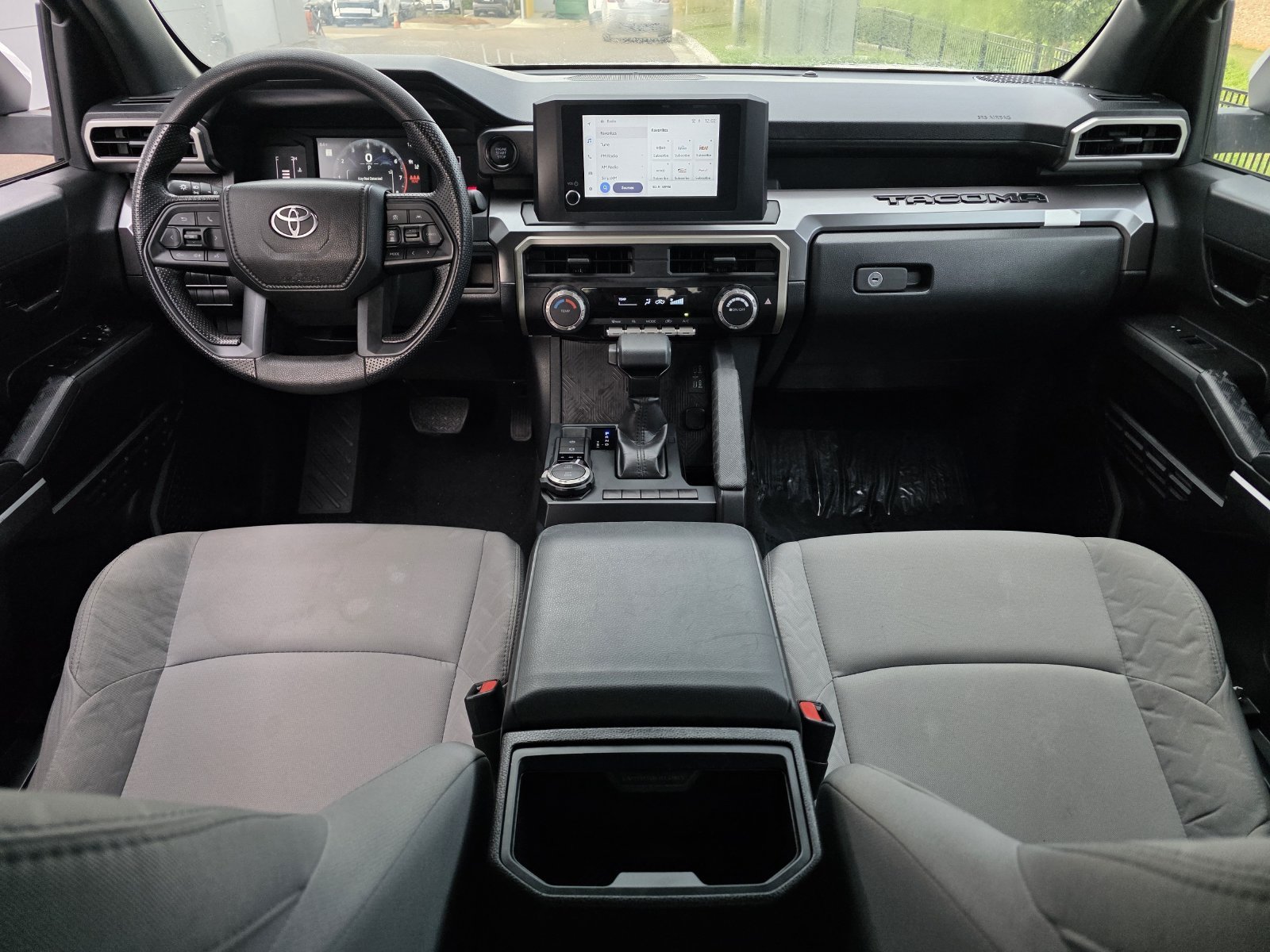 2025 Toyota Tacoma SR5 - Photo 8