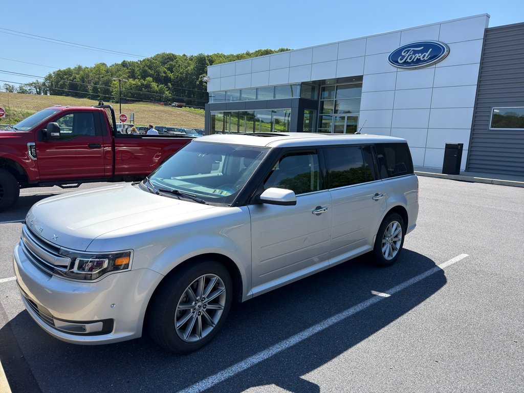 Used 2016 Ingot Silver Metallic Ford Limited image 2