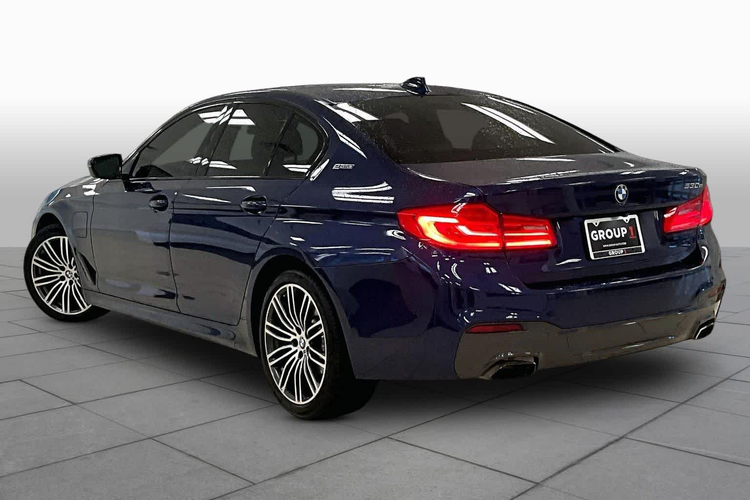 Used 2019 Mediterranean Blue Metallic BMW 530e iPerformance image 10