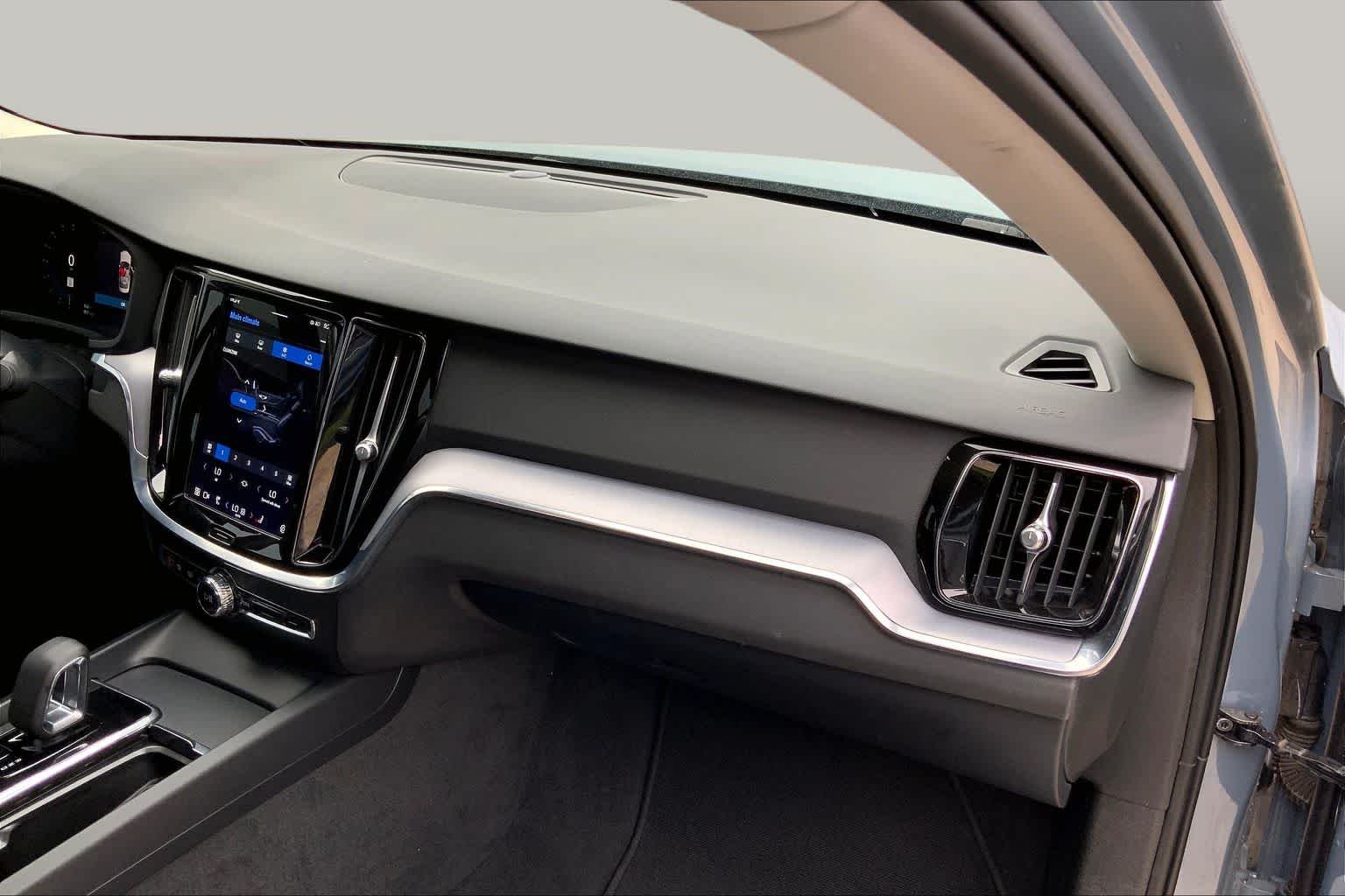Used 2023 Thunder Grey Metallic Volvo Core Dark Theme image 18