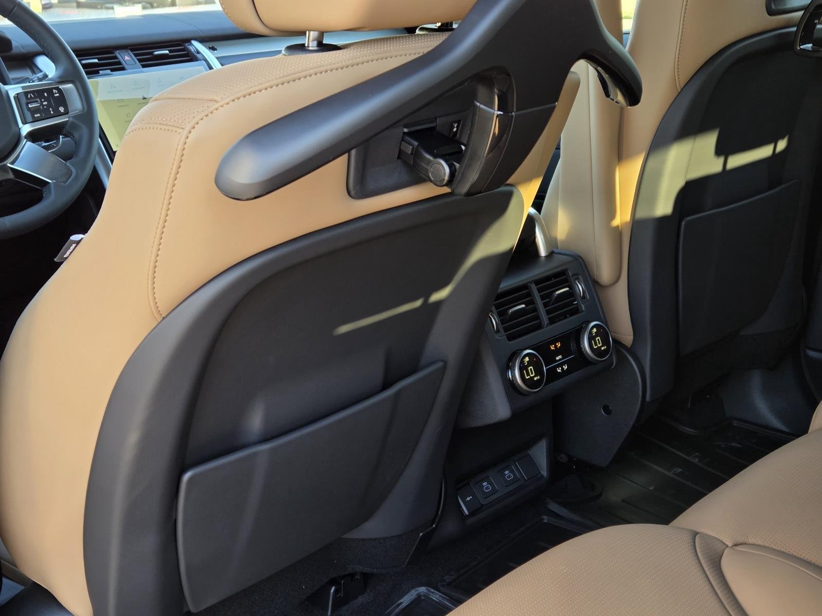 New 2026 Santorini Black Land Rover Dynamic SE image 35
