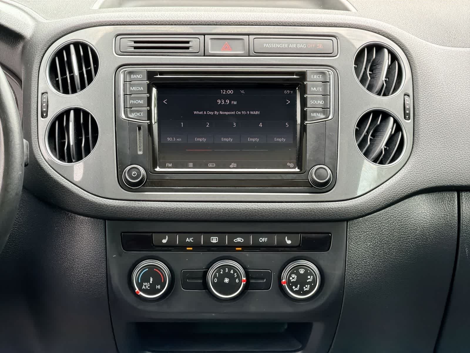 Used 2017 Silver Volkswagen Wolfsburg Edition image 29