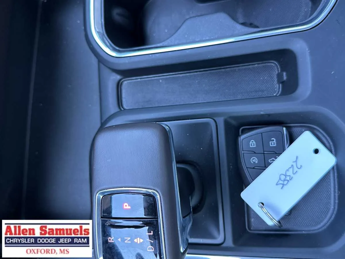 Used 2024 Summit White Chevrolet RST image 39