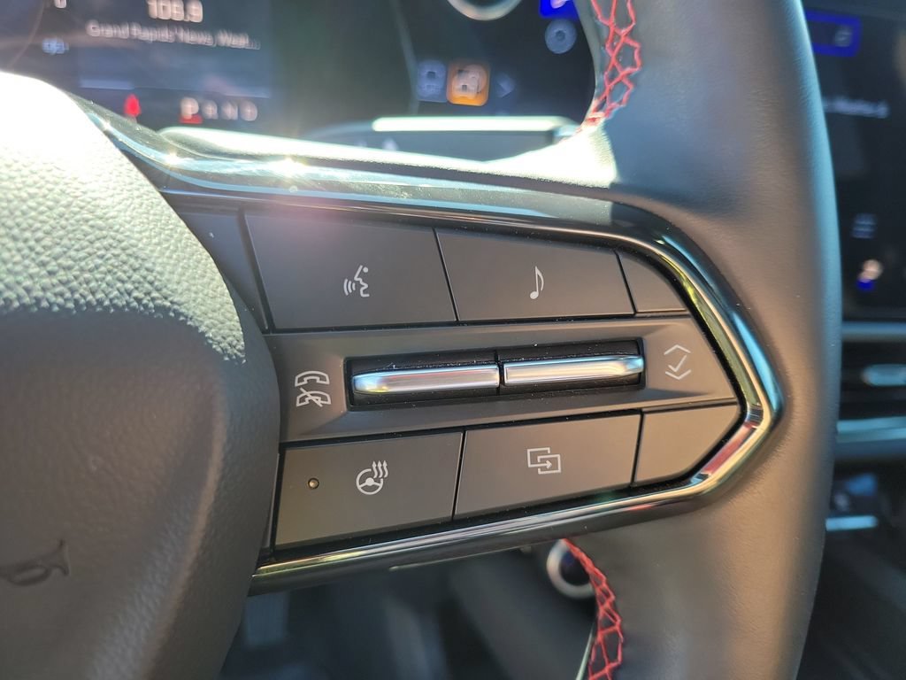 2024 Chevrolet Equinox EV RS - Photo 25