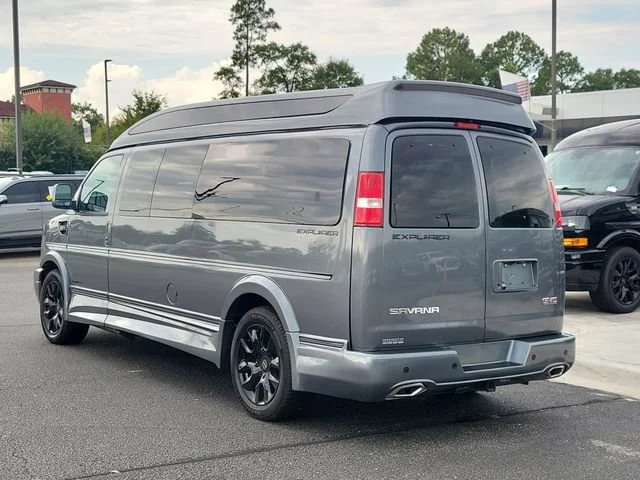 Used 2025 Special Exterior Color GMC Work Van image 3