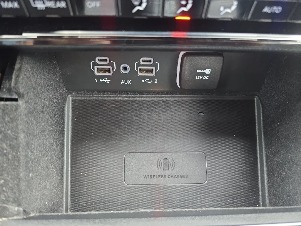 Used 2022 Bright White Jeep Overland image 13