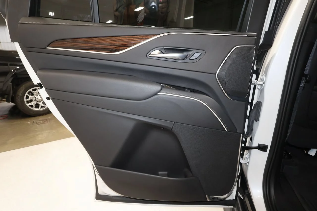 Used 2023 Crystal White Tricoat Cadillac Luxury image 22