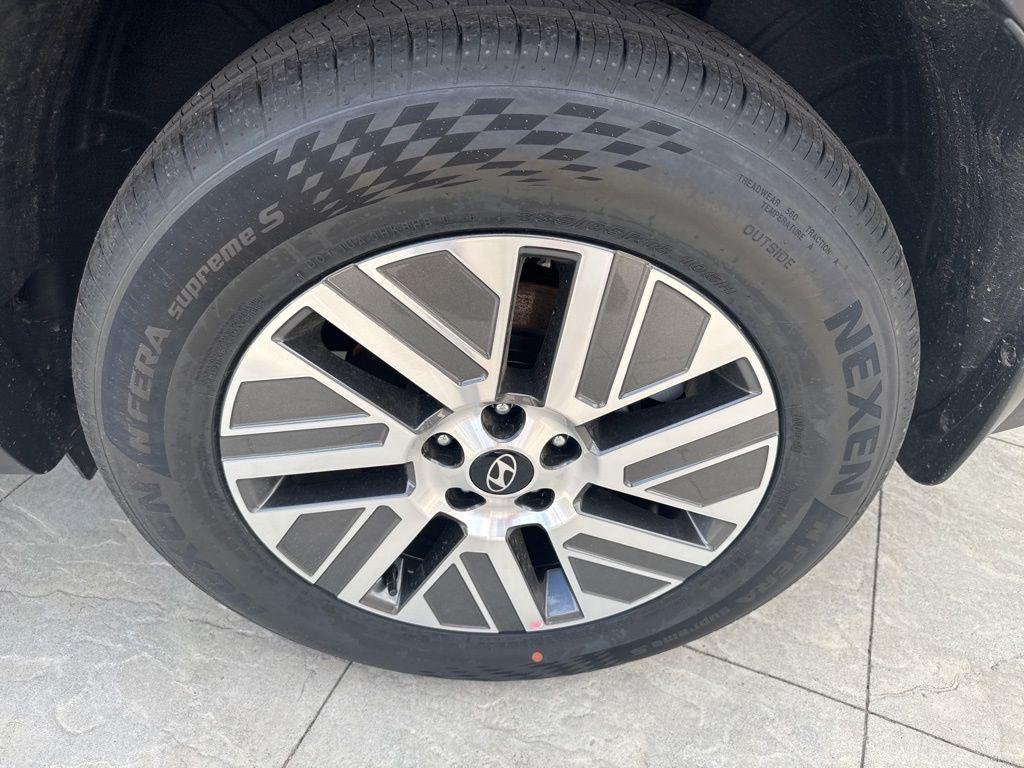 New 2026 Black Hyundai SEL 7P image 11