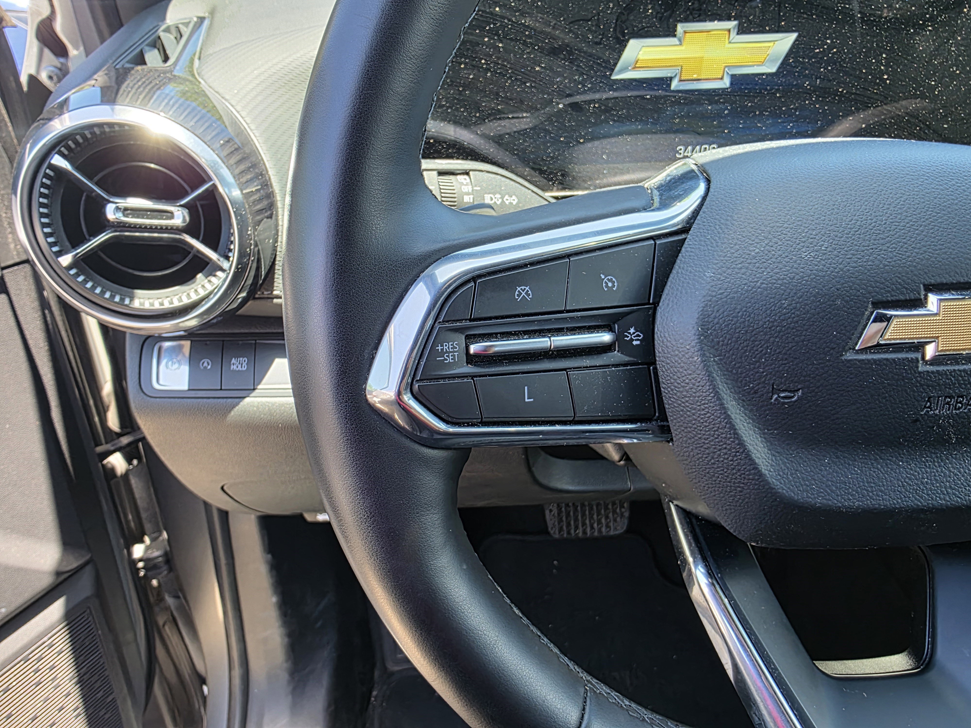 Used 2025 Sterling Gray Metallic Chevrolet FWD LT image 37