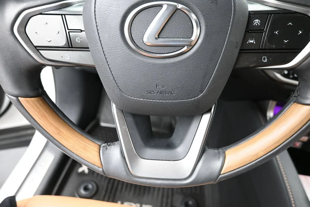 Used 2025 White Lexus 350 Premium Plus image 17