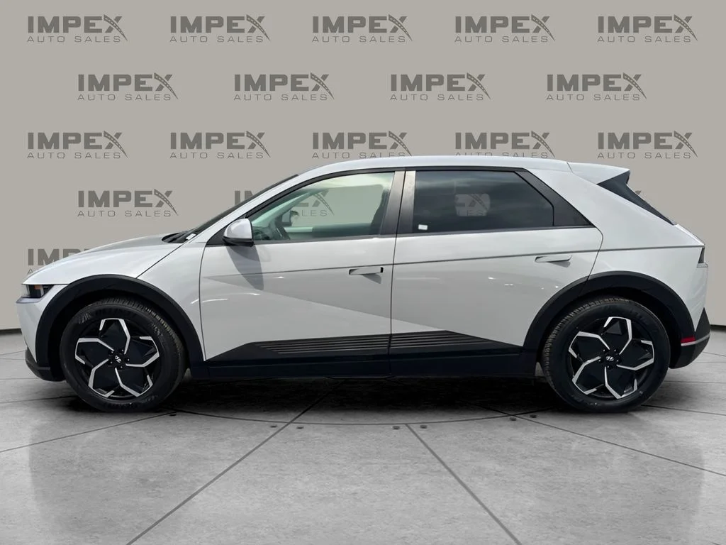 Used 2024 Gray Hyundai SEL image 2