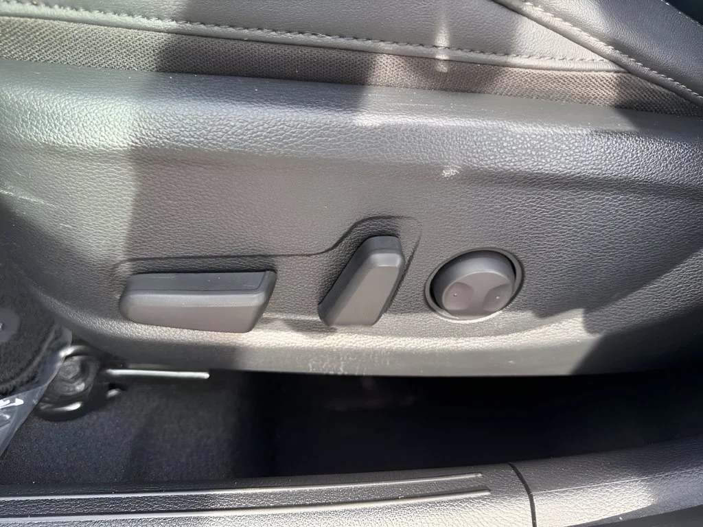Used 2023  Kia EX image 11