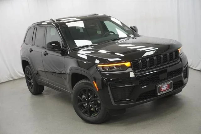 New 2026 Diamond Black Crystal Pearl-Coat Exterior Paint Jeep Laredo image 22