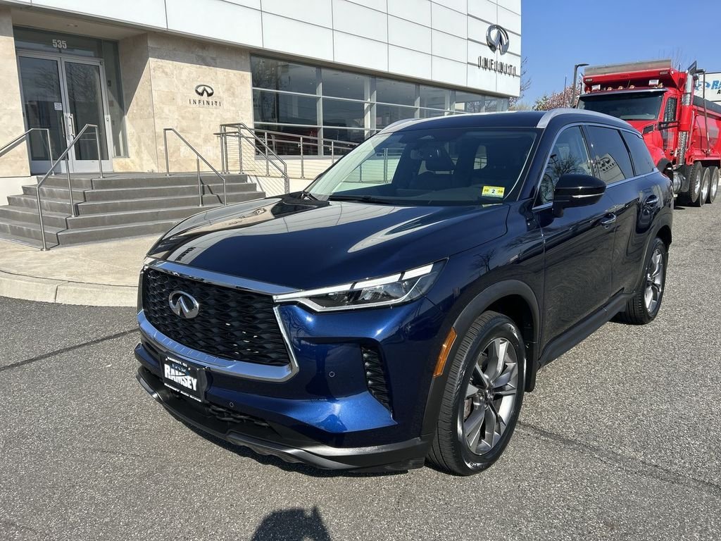 Certified Used 2022 Blue INFINITI LUXE image 4