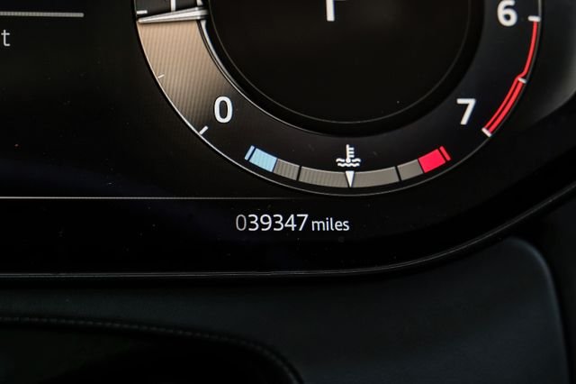Used 2022 Fuji White Land Rover SE image 25