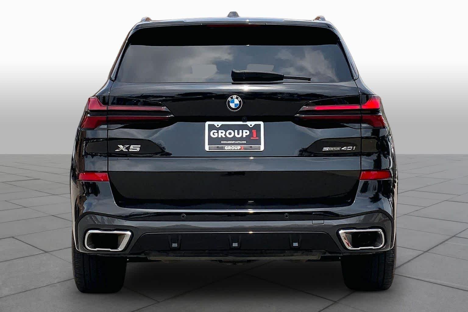 Used 2024 Black Sapphire Metallic BMW sDrive40i image 5