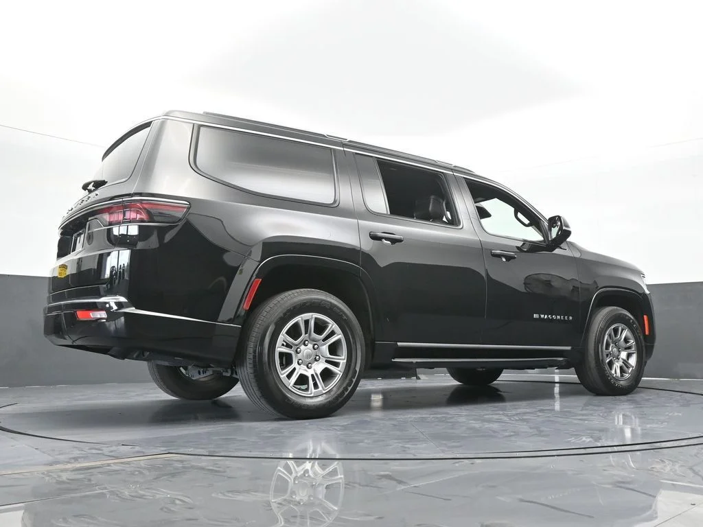 Used 2023 Diamond Black Crystal Pearlcoat Jeep Base image 67