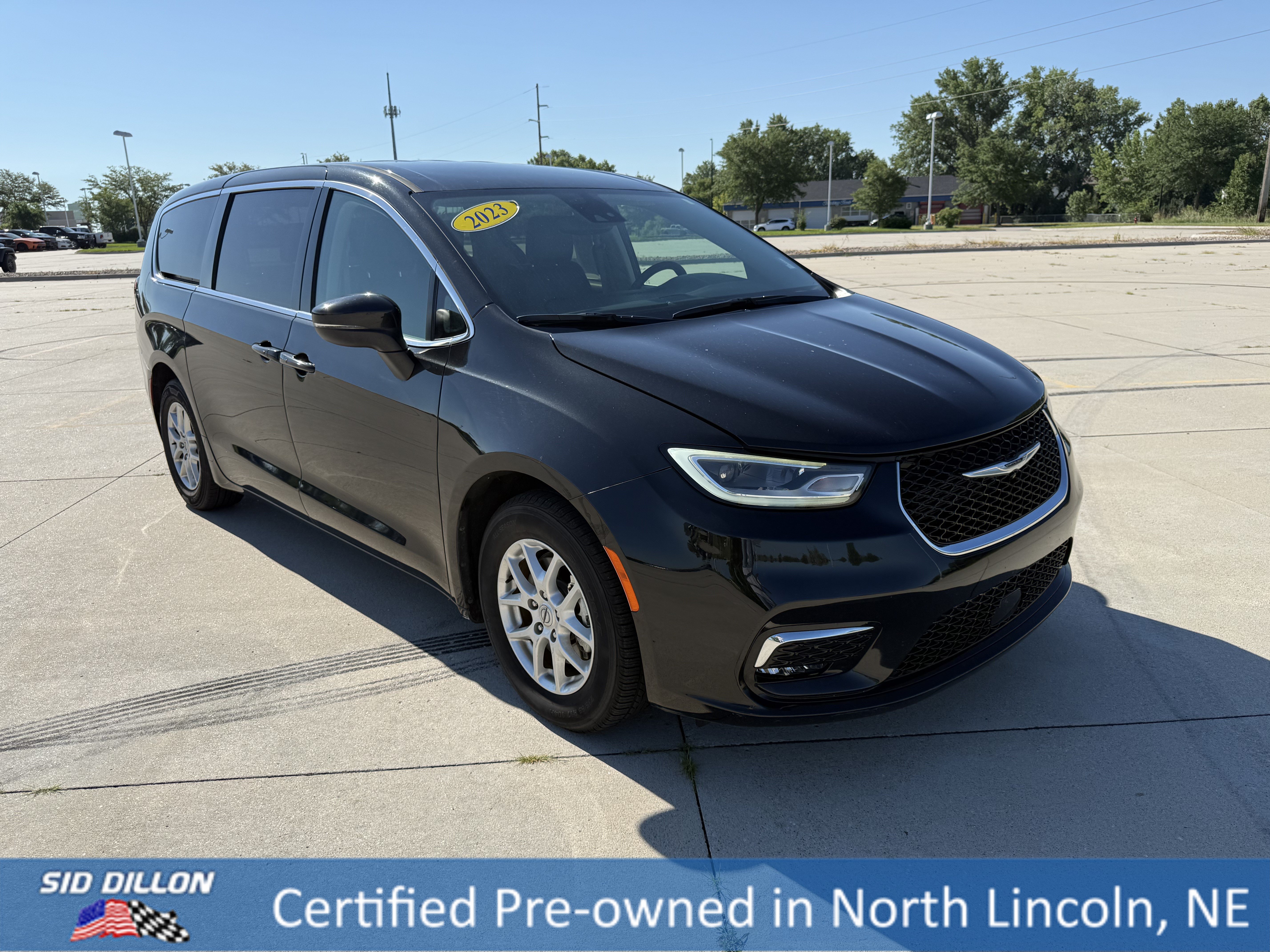 Used 2023 Brilliant Black Crystal Pearlcoat Chrysler Touring L image 6