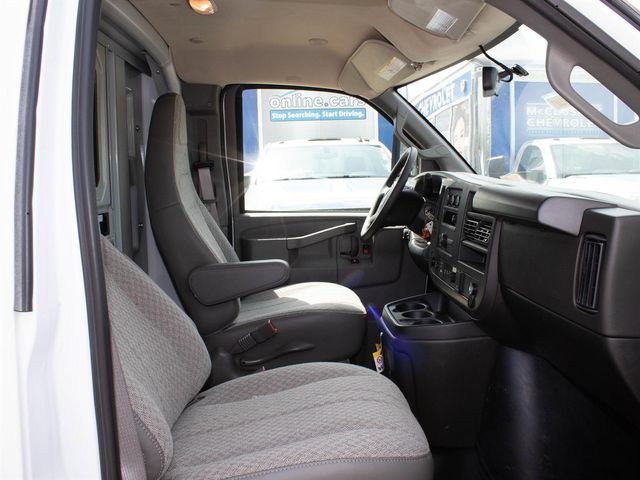 New 2025 Summit White Chevrolet 1WT image 16