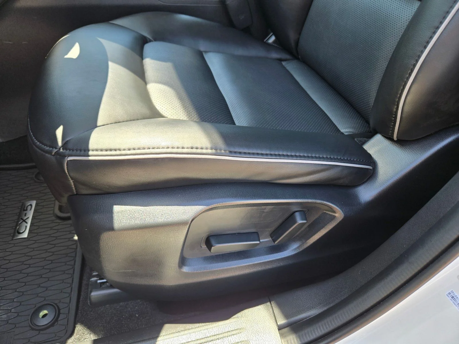 Certified Used 2025 White Metallic Mazda 2.5 S Select Package image 19