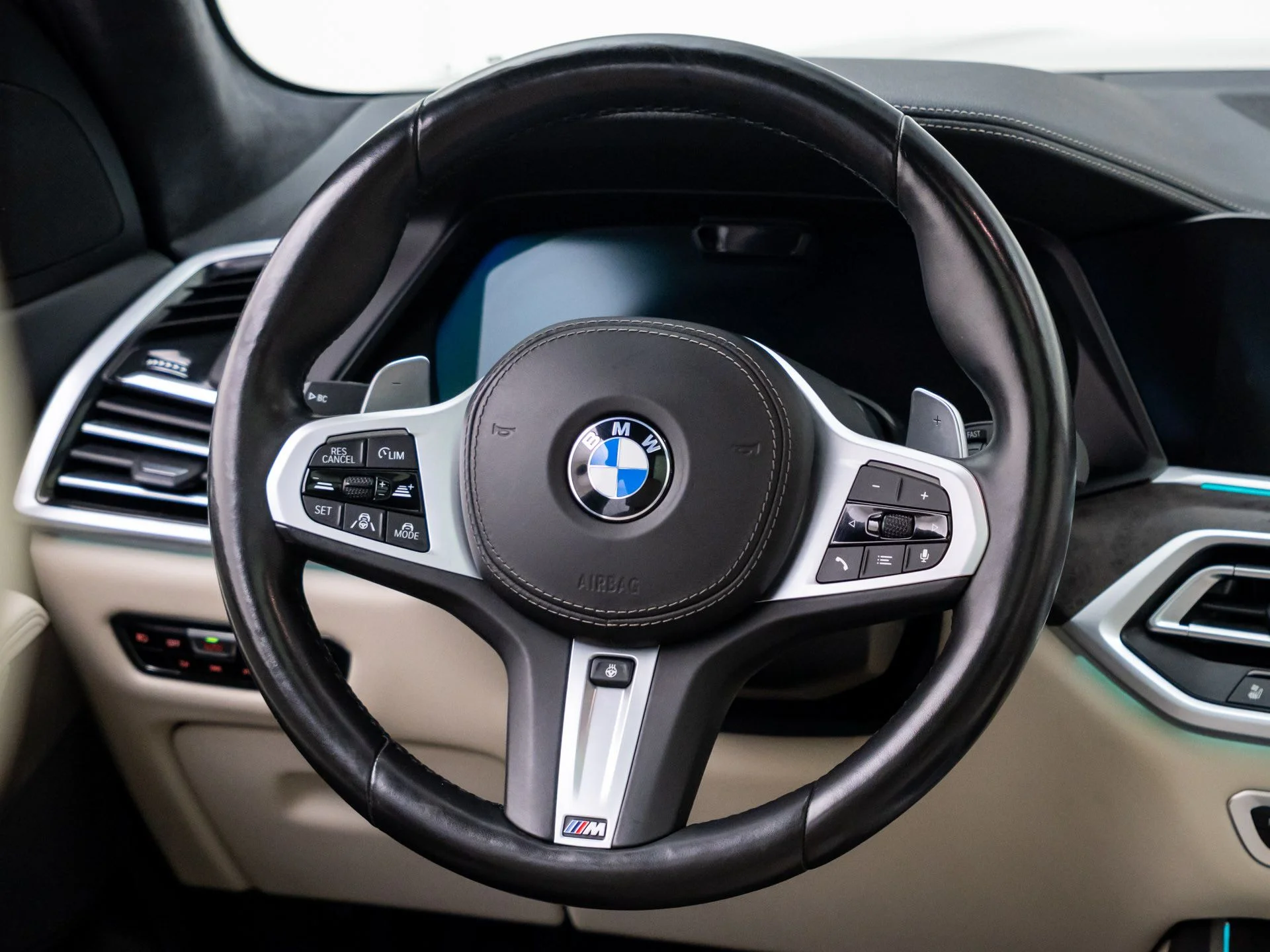 Used 2021 Black BMW xDrive40i image 12