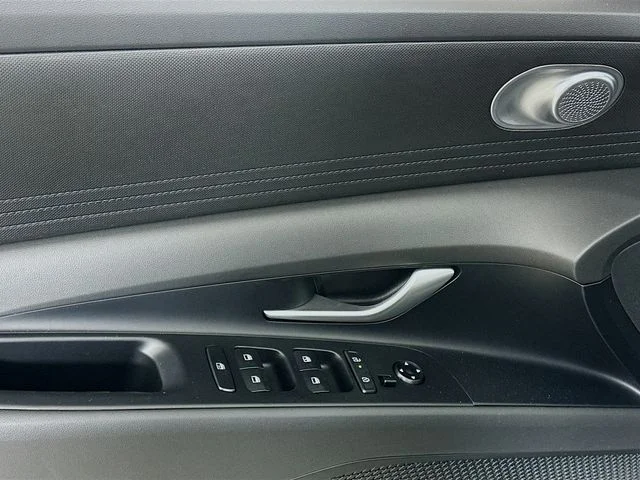 New 2026 Hyundai ELANTRA SE