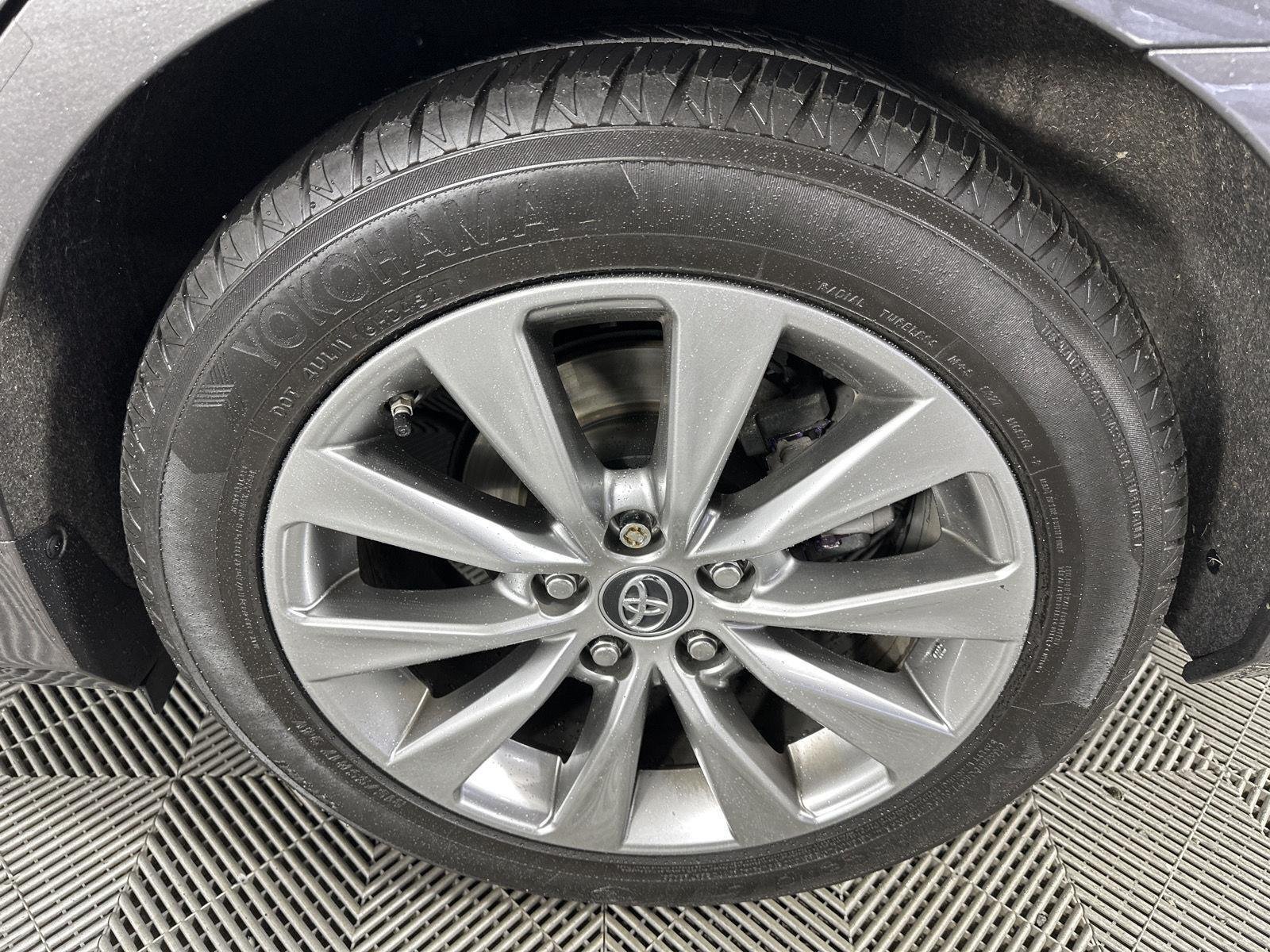 Used 2017 Predawn Gray Mica Toyota XLE image 9