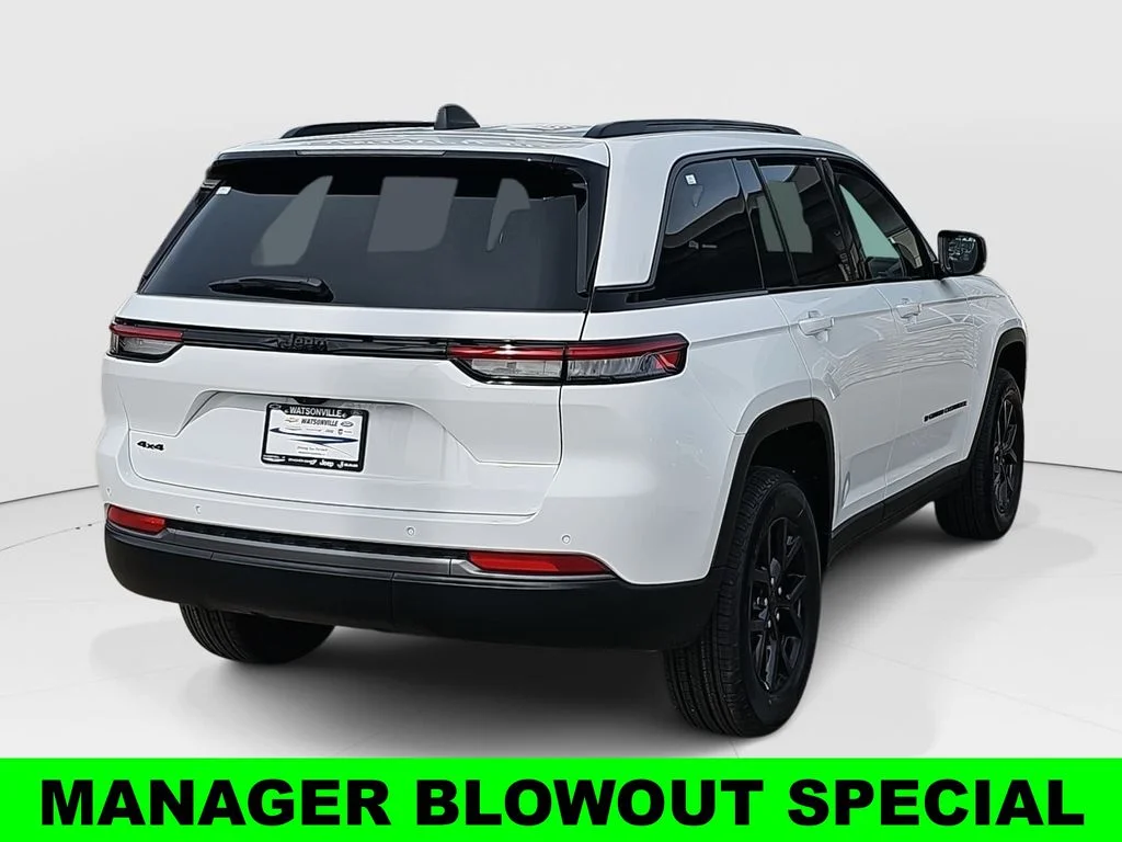 New 2026 Bright White Clear-Coat Exterior Paint Jeep Altitude image 3