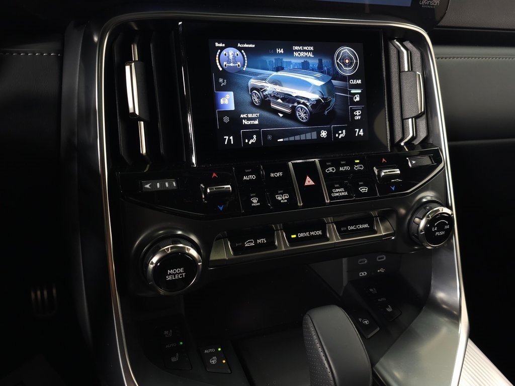 2025 LEXUS LX - Image 32