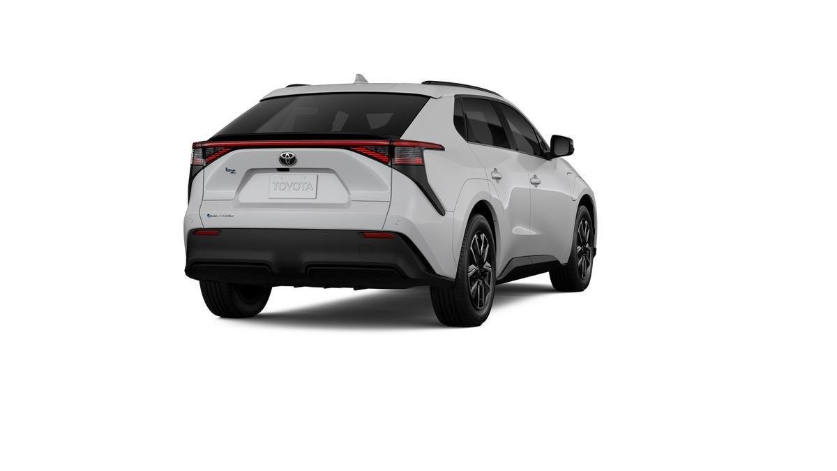New 2026 Wind Chill Pearl <sup>1</sup> Toyota  XLE image 24