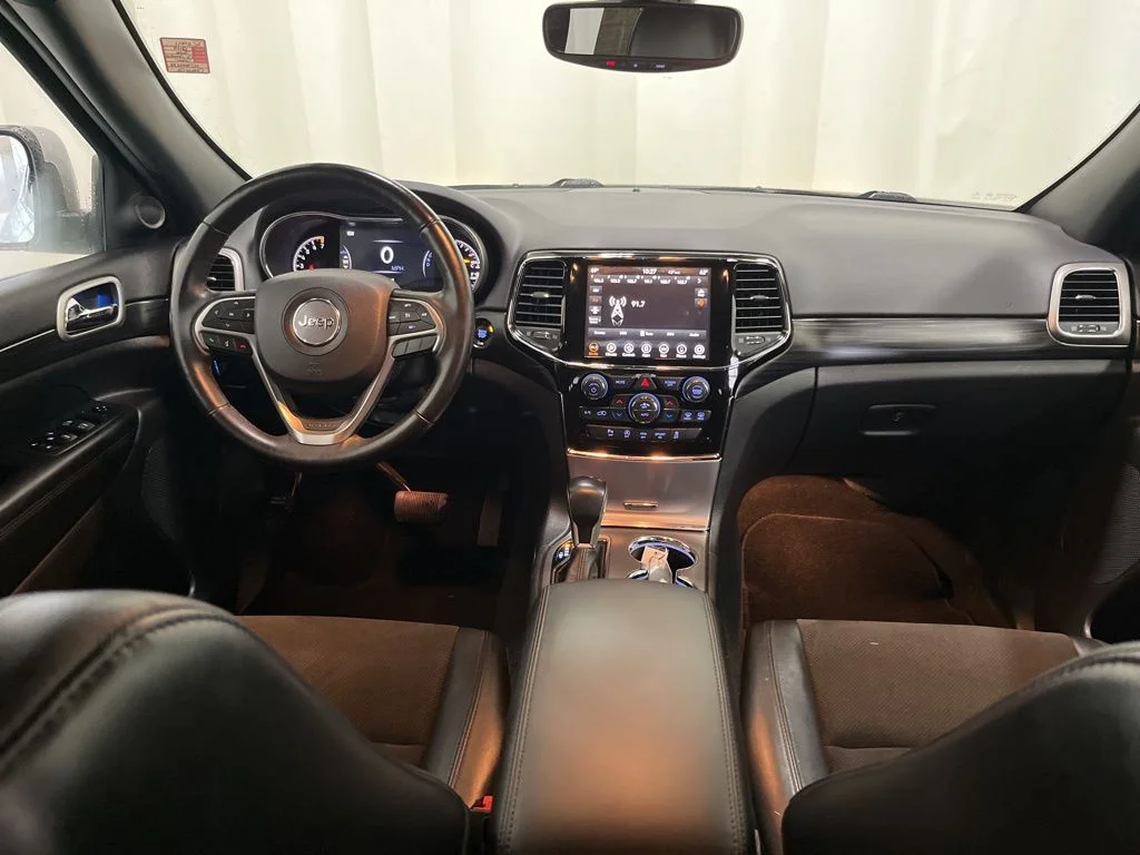 Used 2019 Silver Jeep Altitude image 8