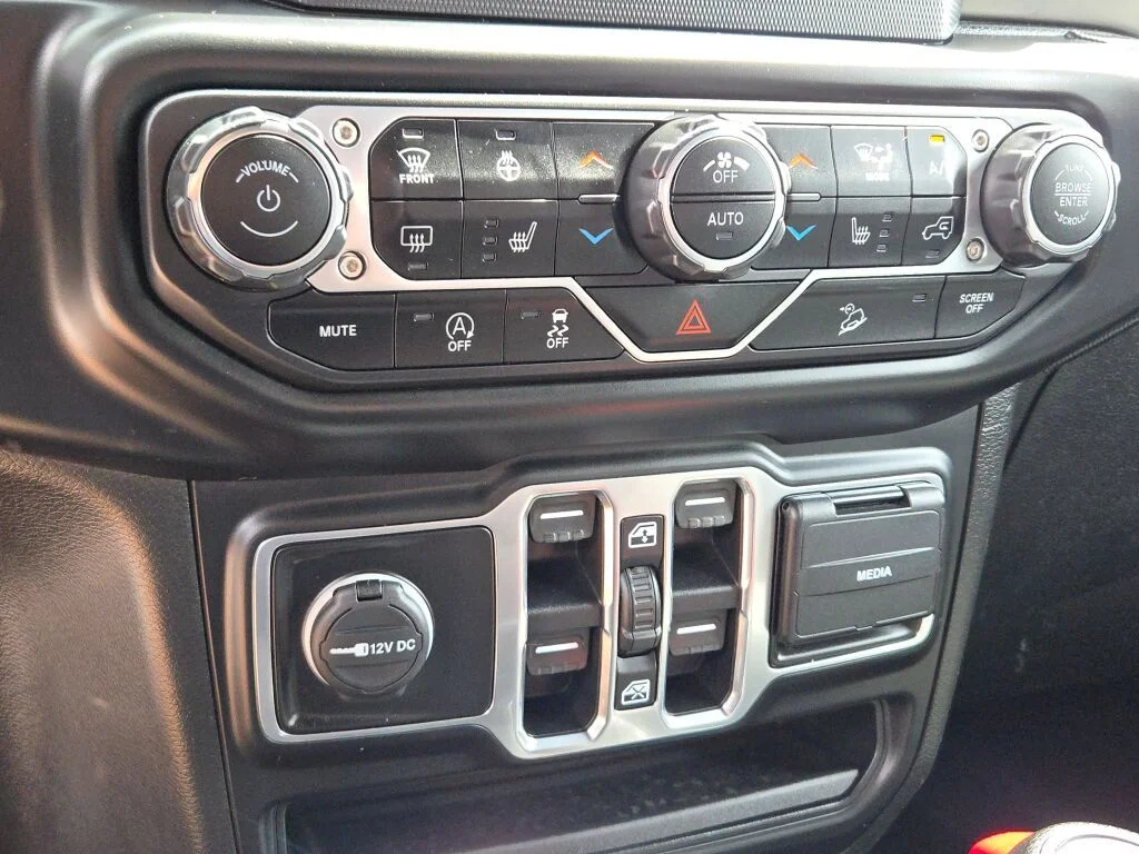 Used 2020 Black Jeep Unlimited Sport image 29