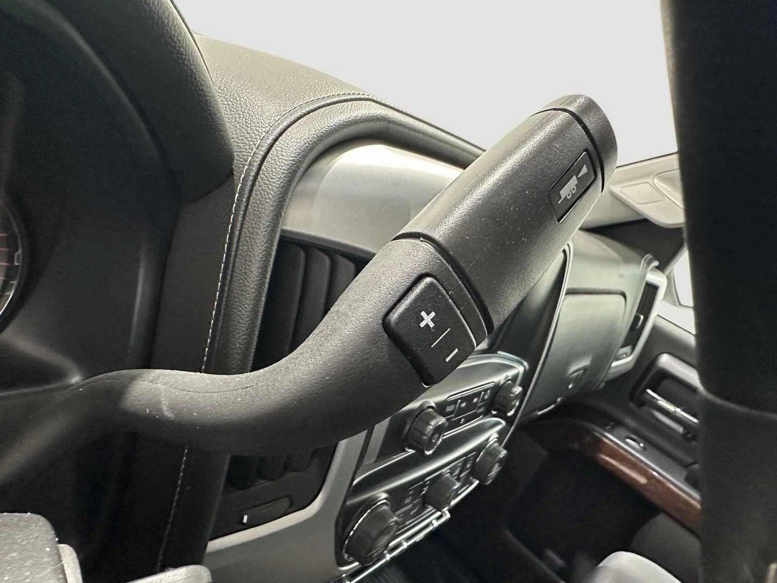 Used 2016 SUMMIT WHITE GMC SLE image 14