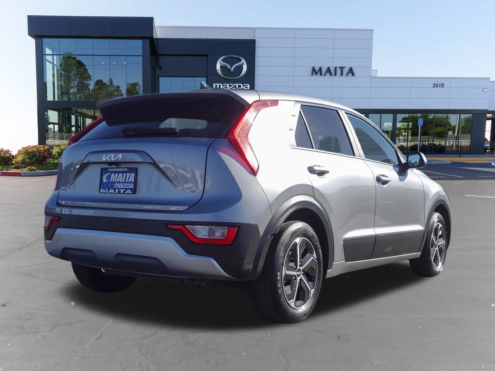 Used 2025 Steel Gray Kia LX image 3