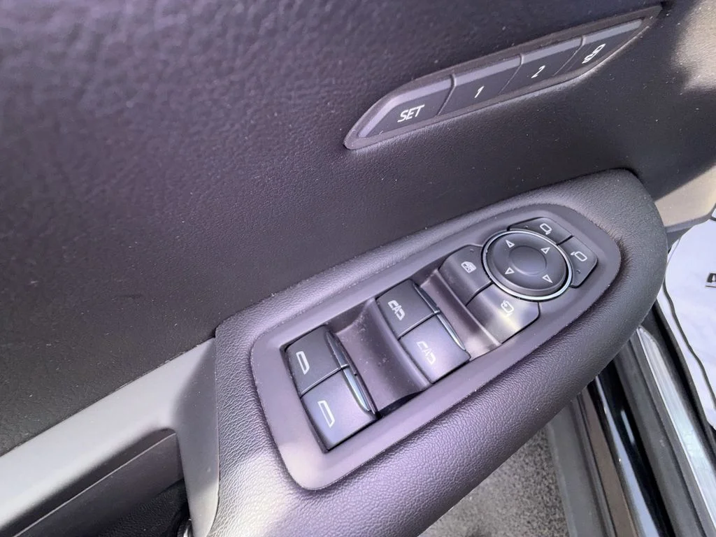 Used 2021 Black Cadillac Sport image 13