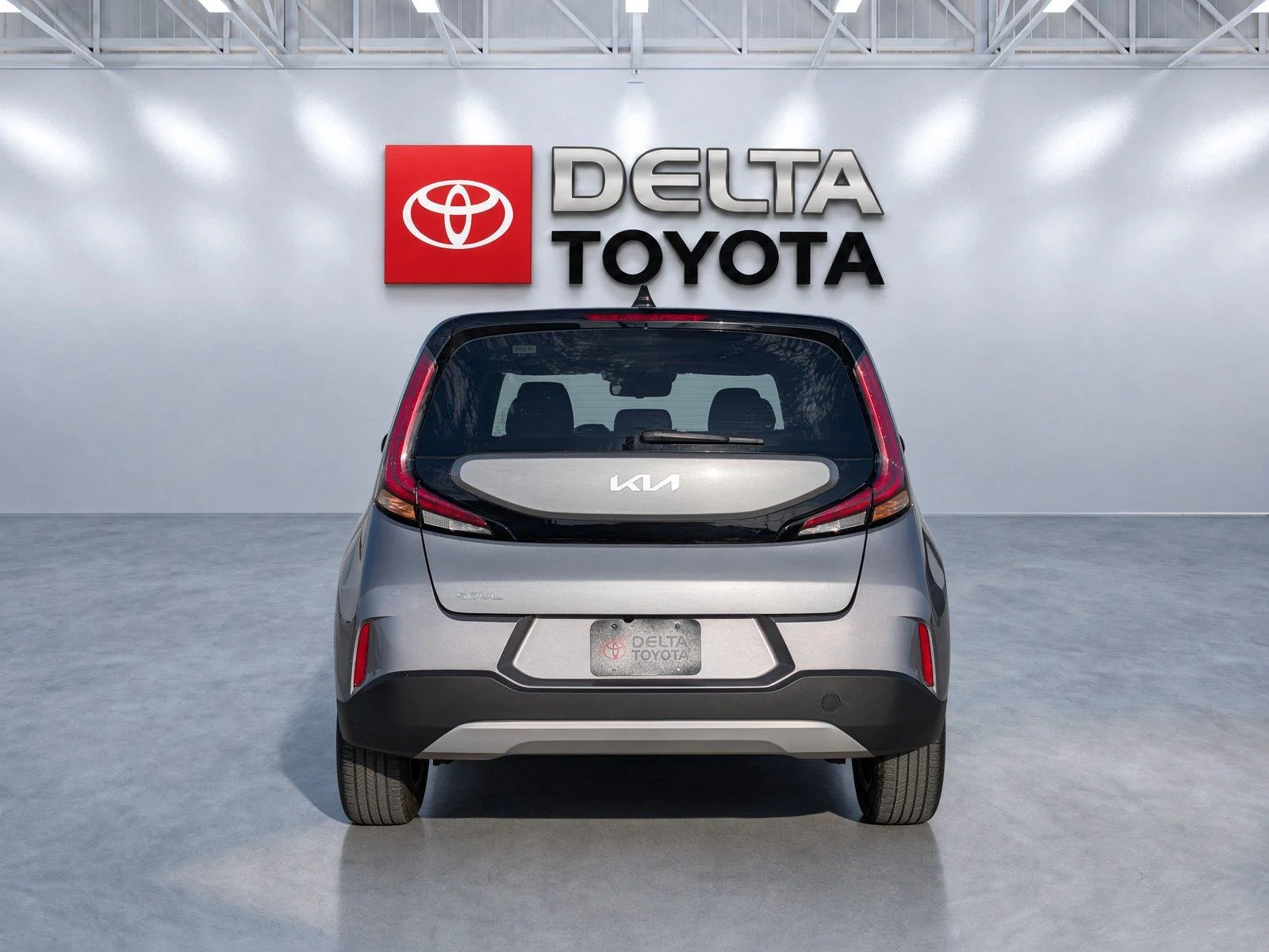 Used 2025 Steel Gray KIA LX FWD image 5