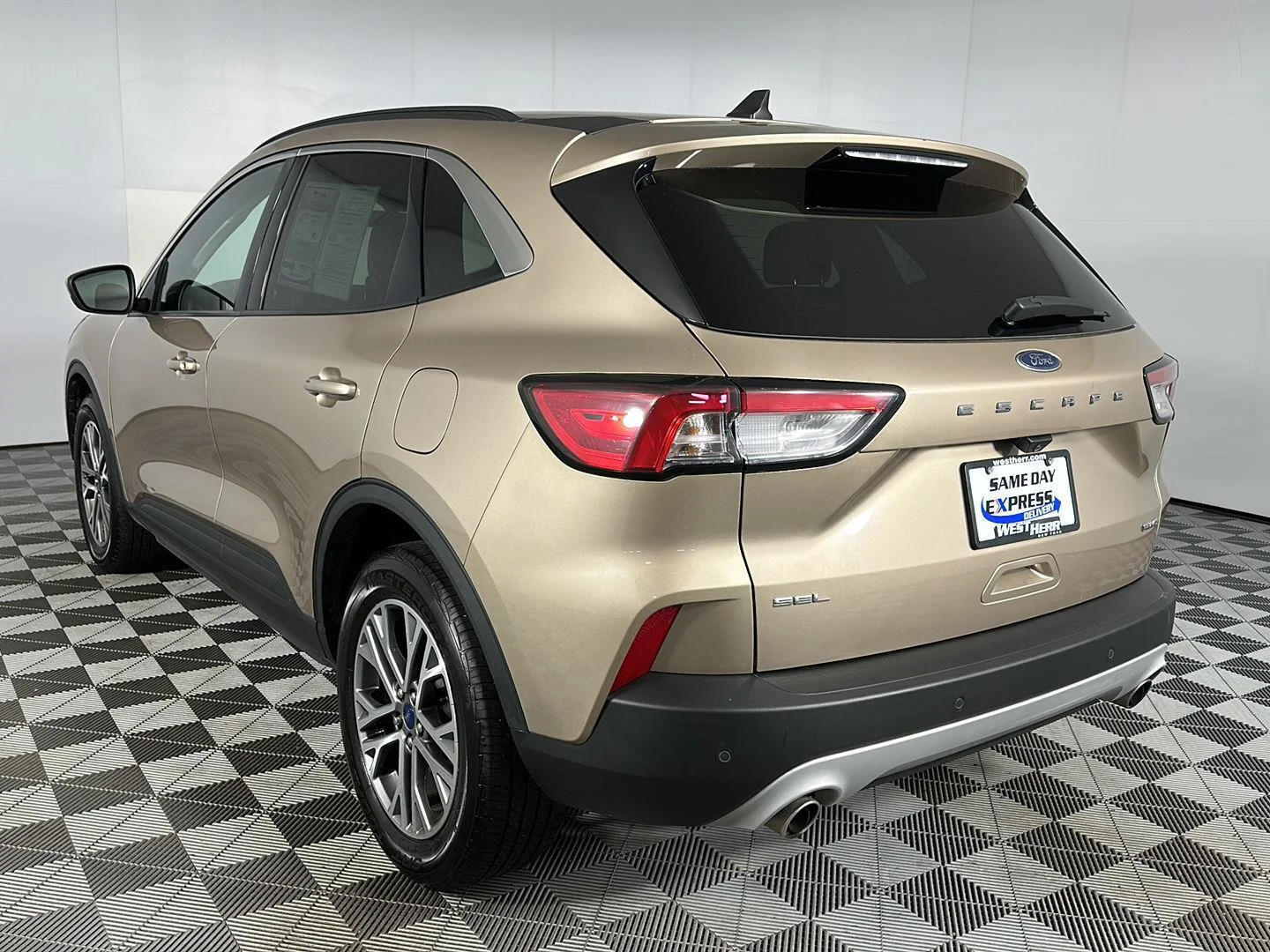 Used 2021 Desert Gold Ford SEL image 4