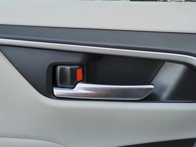 Used 2020 Red Toyota XLE image 26