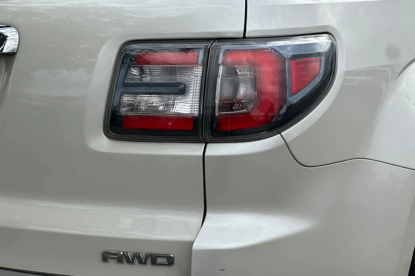 Used 2014 White Diamond Tricoat GMC SLT image 27