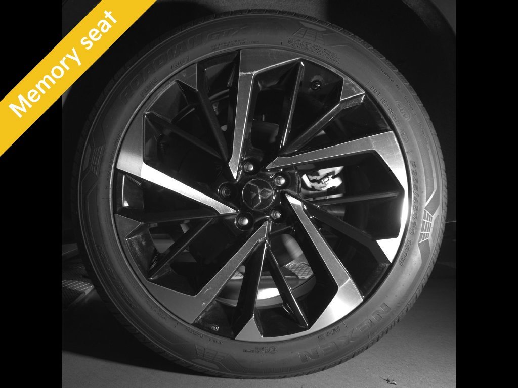 Used 2023  Mitsubishi SEL image 11