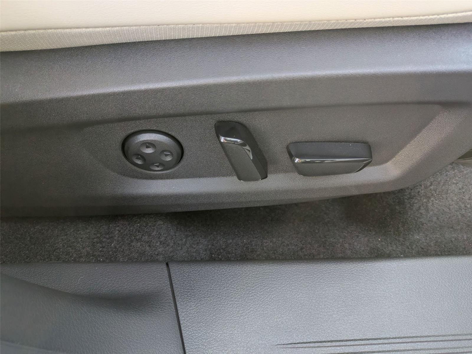 New 2026 Everest White Pearl TriCoat Nissan Platinum image 38