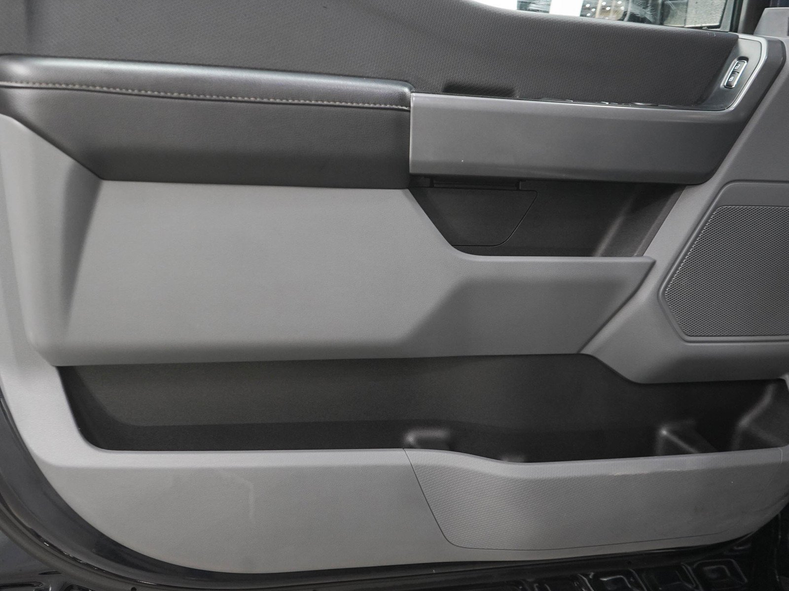 Used 2022 ANTIMATTER BLUE METALLIC Ford  image 18