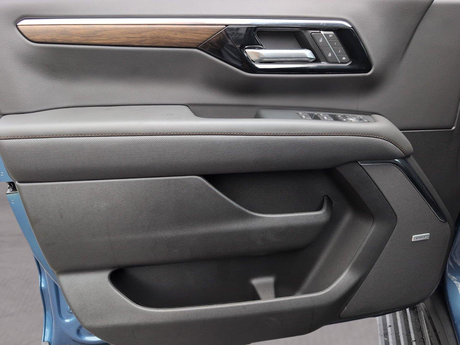 2026 Chevrolet Suburban High Country - Photo 16