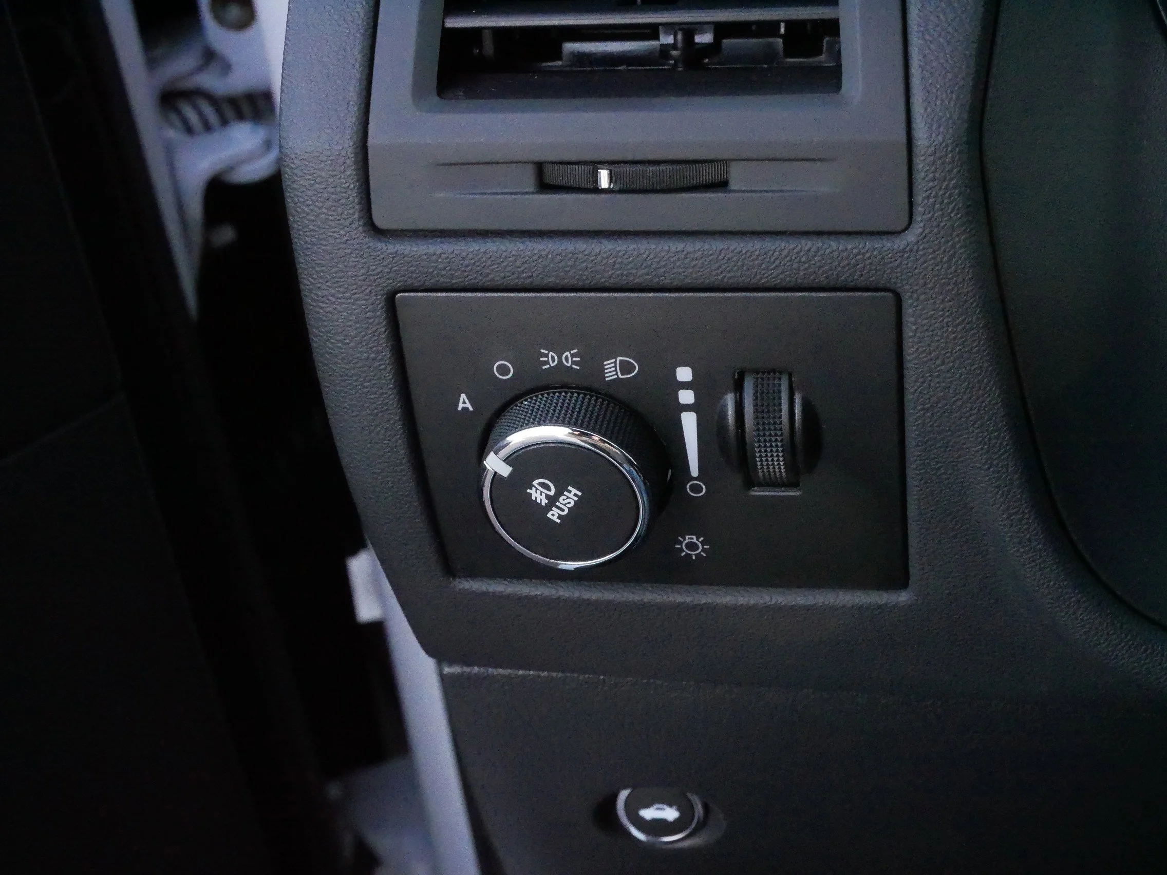 Used 2013 Bright White Dodge R/T image 27