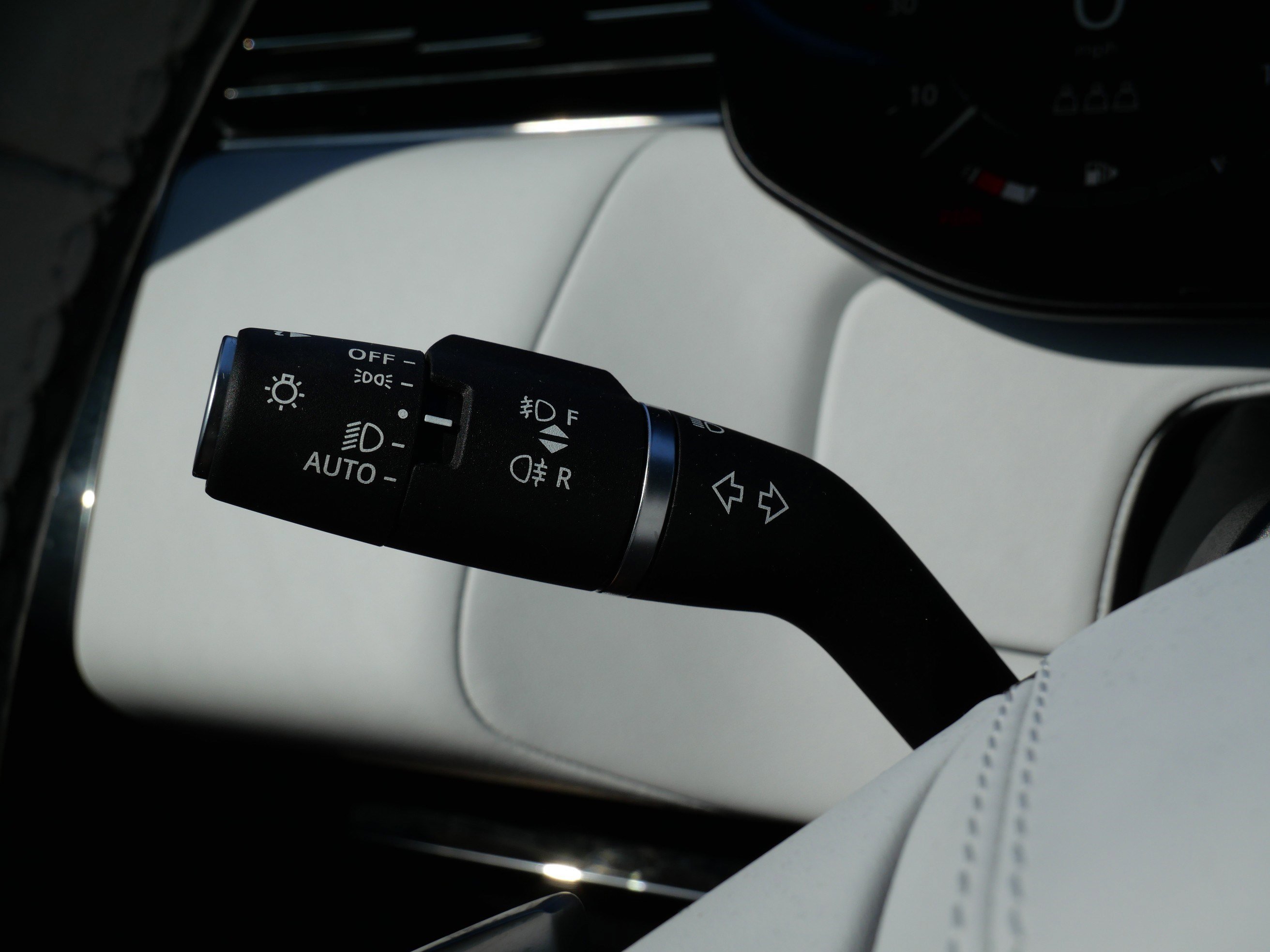 Used 2024 VARESINE BLUE Land Rover Dynamic SE image 27