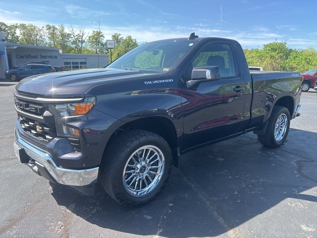 Dark Ash Metallic 2024 Chevrolet Silverado 1500 Pickup Truck Four-Wheel Drive 8-Speed Automatic