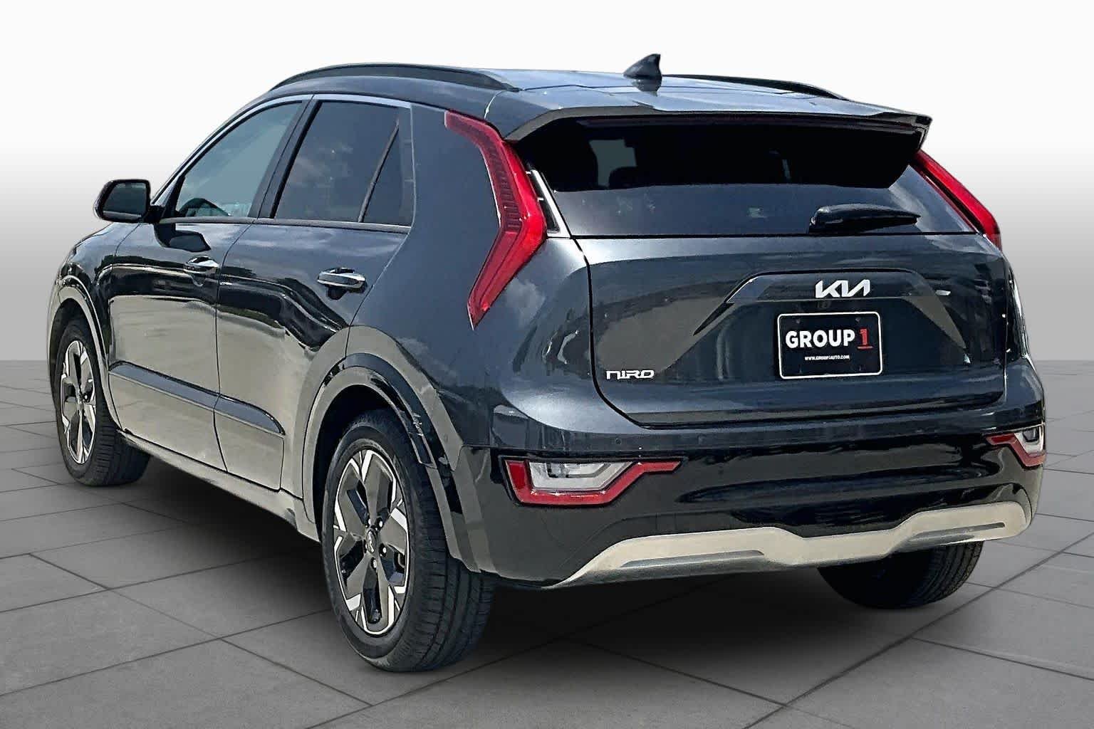Certified Used 2023 Graphite Gray Kia Wave image 10