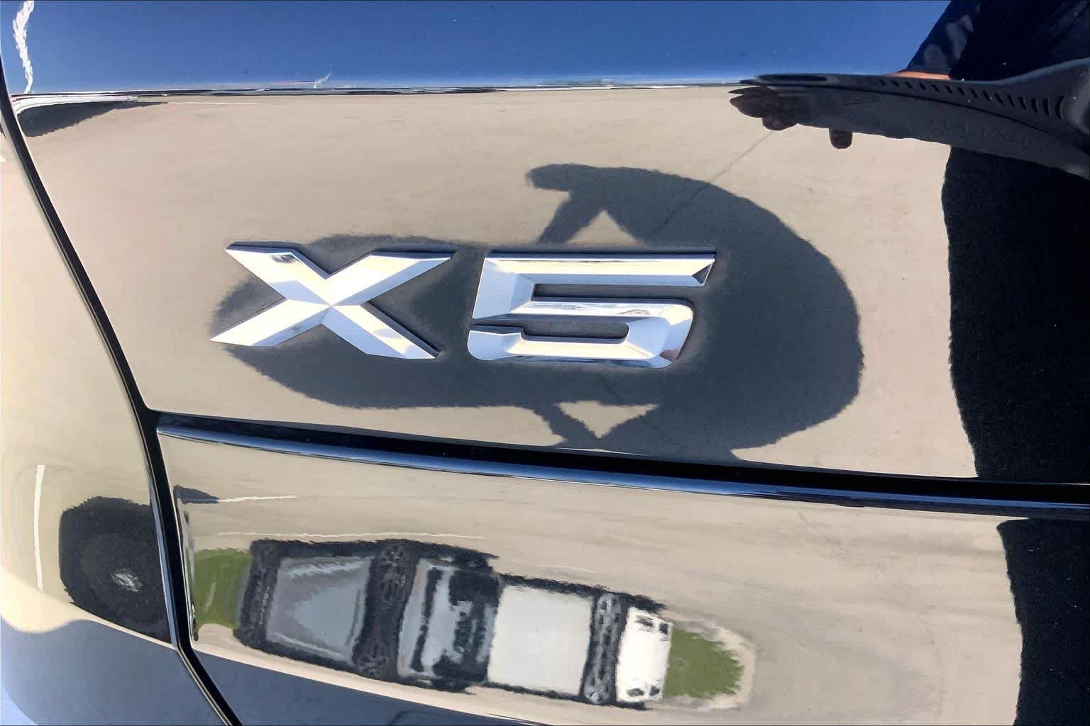 Used 2024 Black Sapphire Metallic BMW xDrive40i image 30