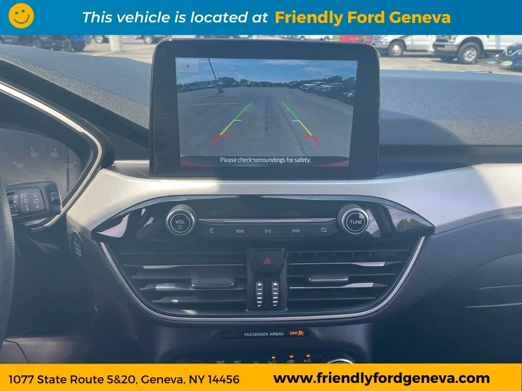 Used 2020 Red Ford SE image 21